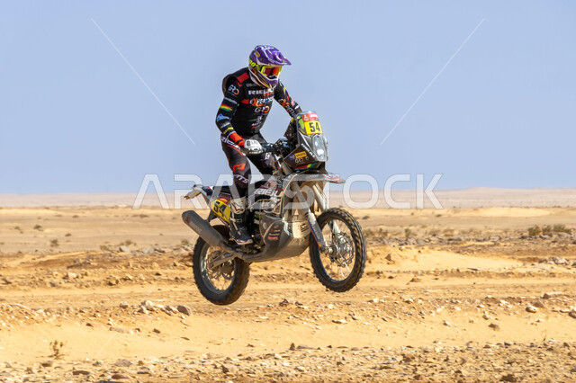 الدراجات النارية السريعة في المناطق الصحراوية، دمج الفعاليات الرياضية بالثقافة السياحية، بطولة العالم للراليات، ممارسة رياضة التطعيس في صحراء المملكة العربية السعودية، سباق رالي داكار المشهور، الأنشطة الترفيهية والتحديات الحماسية