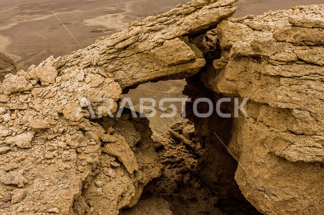 التكوينات والتشكيلات الصخرية في صحراء الرغبة شمال غرب مدينة الرياض، الأماكن والمناطق الطبيعية السياحية في المملكة العربية السعودية، القمم والمرتفعات الجبلية والتضاريس في البراري 