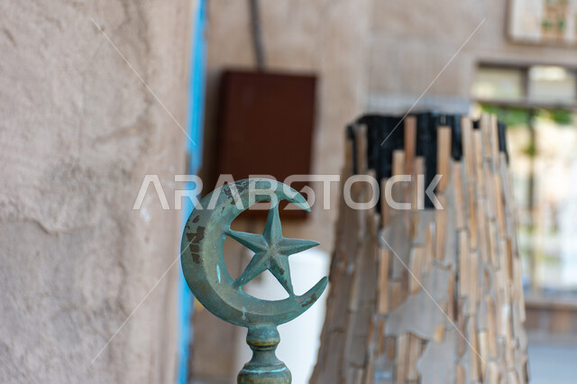 مجسم لنجمة وهلال في منطقة السيف التراثية، معالم وأماكن تاريخية سياحية في الإمارات العربية المتحدة ، ثقافة وتراث دبي، التراث العمراني على الطراز القديم