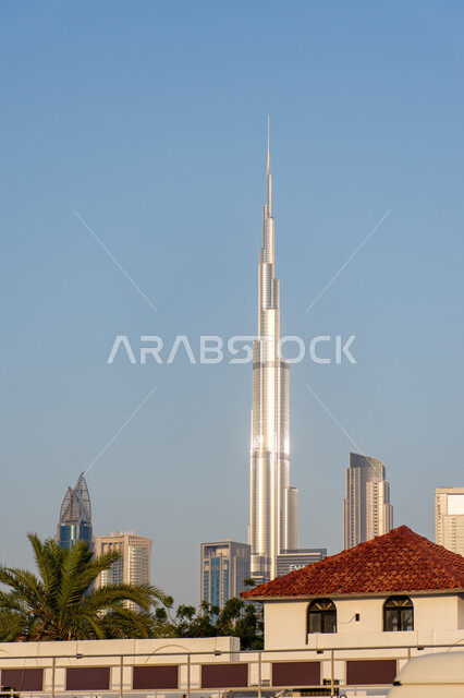 الفن الهندسي المعماري للابراج وناطحات سحاب في الإمارات العربية المتحدة، صورة من زاوية سفلية لبرج خليفة في مدينة دبي، الأماكن والمعالم السياحية المشهورة