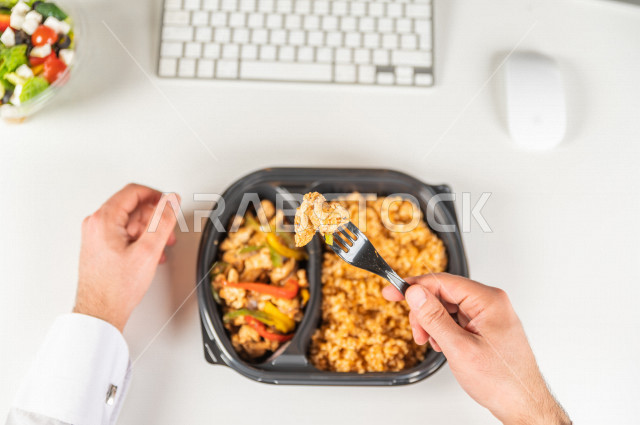 طبق صحي من الدجاج والخضروات مع البرغل الصحي , وجبات صحية لجسم رشيق ووزن مثالي , .