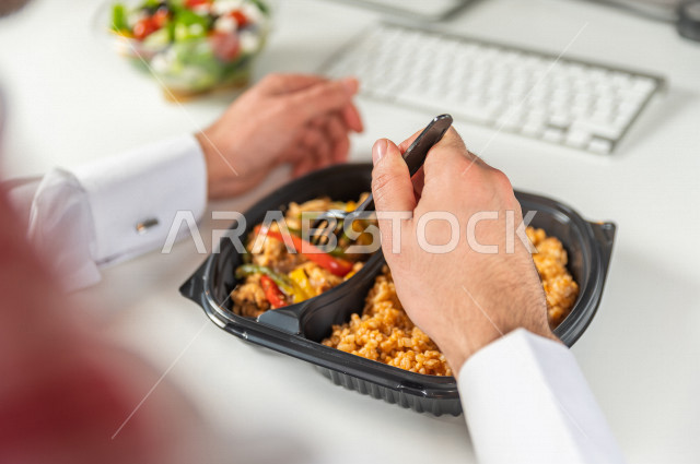 طبق صحي من الدجاج والخضروات مع البرغل الصحي , وجبات صحية لجسم رشيق ووزن مثالي , .