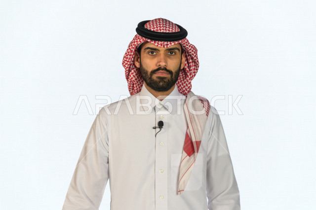 بورتريه لرجل مذيع و اعلامي سعودي خليجي يمتلك المهارة بتقديم النشرات الاخبارية المتنوعة  ، مقدم برامج تلفزيونية ، الاخبار و الاعلام ، قراء النشرات الاخبارية 