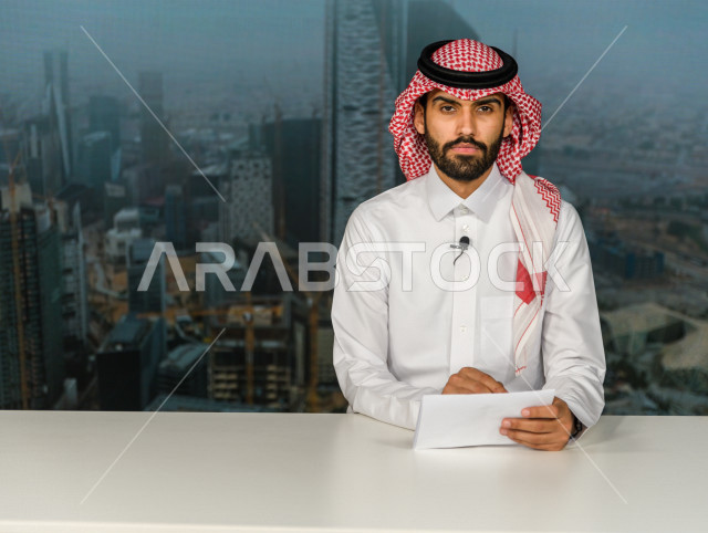 مذيع و اعلامي سعودي خليجي يمتلك المهارة بتقديم النشرات الاخبارية المتنوعة  ، استخدام تقنية الجرافيكس في تقديم الاخبارالمحلية و الاقليمية اخبار متنوعه ،الاخبار و الاعلام ، قراء النشرات الاخبارية 