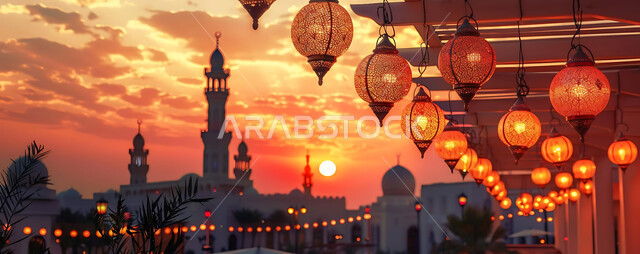 التصميم الهندسي التقليدي للفوانيس المزخرفة والتحف والاكسسوارات المعدنية, احتفال المسلمين بقدوم شهر الخير, صورة ظلية لزينة المساجد في المملكة العربية السعودية للاحتفال بالمناسبات والأعياد الاسلامية, أجواء روحانية رمضانية هادئة, سالويت