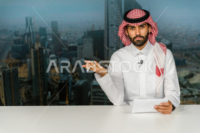 مذيع و اعلامي سعودي خليجي يمتلك المهارة بتقديم النشرات الاخبارية المتنوعة  ، استخدام تقنية الجرافيكس في تقديم الاخبارالمحلية و الاقليمية اخبار متنوعه ،الاخبار و الاعلام ، قراء النشرات الاخبارية 