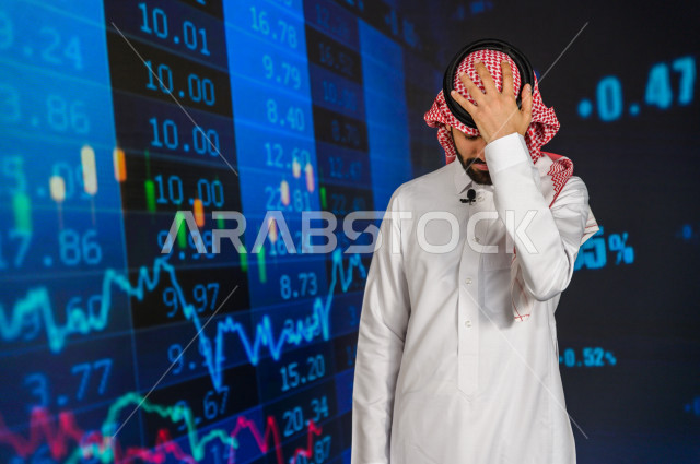 مذيع و اعلامي سعودي خليجي يمتلك المهارة بتقديم النشرات الاخبارية الاقتصادية ، ايماءات وجه و يدين تدل على الخسارة و نزول اسهم البورصة ، استخدام تقنية الجرافيكس في تقديم الاخبار و الاحصائيات الخاصة ، أخبار عالمية اقتصادية ،نشرة الإحصاءات الاقتصادية للدول ال