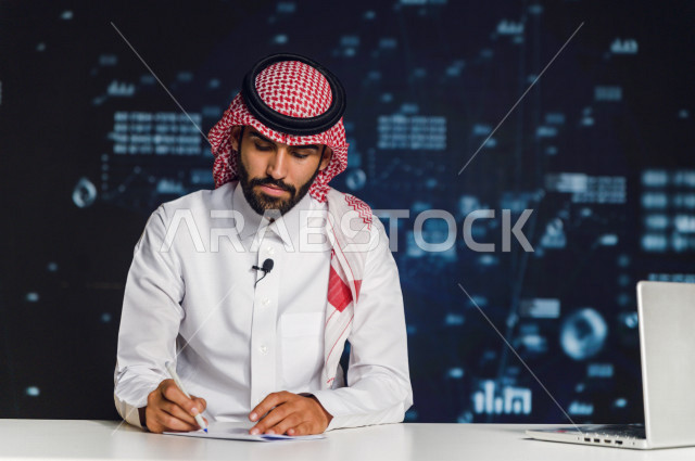 مذيع و اعلامي سعودي خليجي يمتلك المهارة بتقديم النشرات الاخبارية الاقتصادية ، استخدام تقنية الجرافيكس في تقديم الاخبار و الاحصائيات الخاصة بالاسهم و البورصة  ، أخبار عالمية اقتصادية ،نشرة الإحصاءات الاقتصادية للدول العربية ،الاخبار و الاعلام ، قراء النشرا