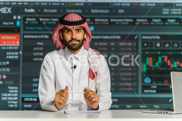 مذيع و اعلامي سعودي خليجي يمتلك المهارة بتقديم النشرات الاخبارية الاقتصادية ، استخدام تقنية الجرافيكس في تقديم الاخبار و الاحصائيات الخاصة بالاسهم و البورصة  ، أخبار عالمية اقتصادية ،نشرة الإحصاءات الاقتصادية للدول العربية ،الاخبار و الاعلام ، قراء النشرا