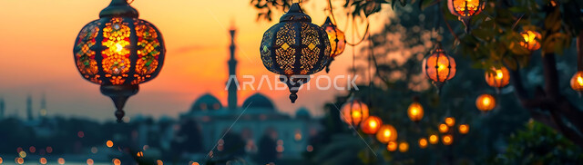 الأجواء الرمضانية الروحانية في شهر الخير والبركة، صورة ظلية للمصابيح المضيئة والمزخرفة للاحتفال بالأعياد والمناسبات الاسلامية, زينة واكسسوارات وأضواء رمضان المبارك، خلفية دينية, سيلوليت