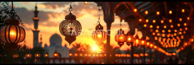 استقبال المسلمين لشهر رمضان المبارك, الاحتفال بالأعياد والمناسبات الدينية, صورة ظلية للمصابيح المعدنية المزخرفة المعلقة في الأجواء الرمضانية الروحانية, زينة واكسسوارات وتحف عربية تقليدية, خلفية المساجد الاسلامية, سالوليت