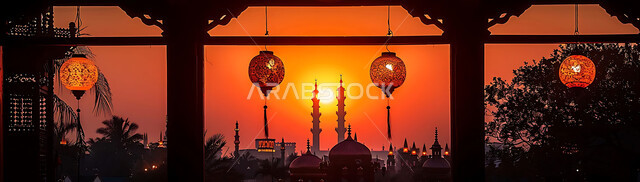 استقبال المسلمين لشهر رمضان المبارك, الاحتفال بالأعياد والمناسبات الدينية, صورة ظلية للمصابيح المعدنية المزخرفة المعلقة في الأجواء الرمضانية الروحانية, زينة واكسسوارات وتحف عربية تقليدية, خلفية المساجد الاسلامية, سالوليت