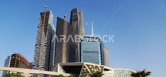 النمو والتقدم العمراني على الطراز الحديث، مركز الملك عبدالله المالي ( كافد ) في مدينة الرياض، المباني المالية والاقتصادية والمنشأت المعمارية في المملكة العربية السعودية، الفن الهندسي المعماري للأبراج وناطحات السحاب