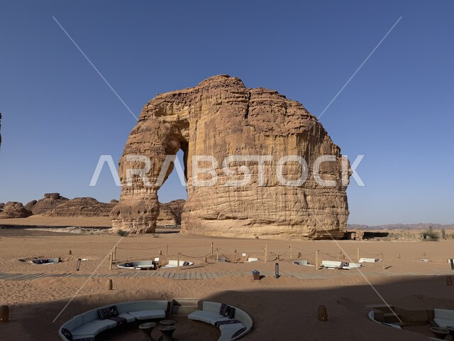 التكوينات والتشكيلات الصخرية في المملكة العربية السعودية، جبل الفيل في مدينة العلا ، مفهوم الحضارات القديمة، المعالم التاريخية الأثرية، الطبيعة الصحراوية المتميزة، الأماكن والمناطق السياحية المشهورة