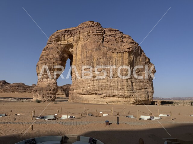 التكوينات والتشكيلات الصخرية في المملكة العربية السعودية، جبل الفيل في مدينة العلا ، مفهوم الحضارات القديمة، المعالم التاريخية الأثرية، الطبيعة الصحراوية المتميزة، الأماكن والمناطق السياحية المشهورة