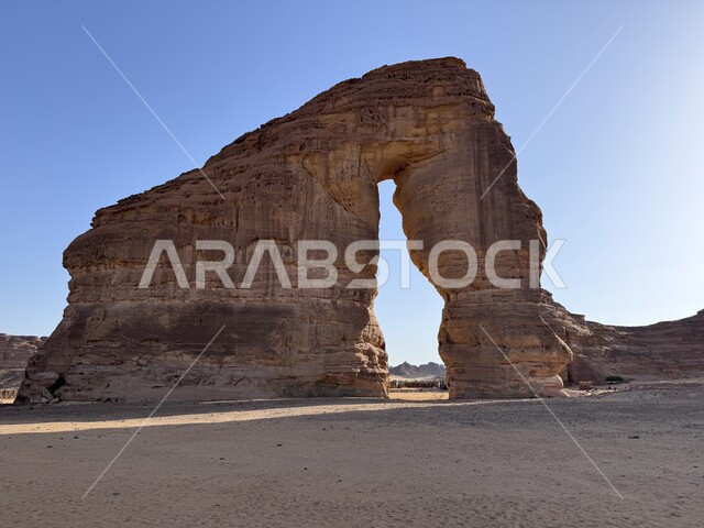 الطبيعة الصحراوية المتميزة، مفهوم الحضارات القديمة، المعالم التاريخية الأثرية، جبل الفيل في مدينة العلا، التكوينات والتشكيلات الصخرية في المملكة العربية السعودية، الأماكن والمناطق السياحية المشهورة