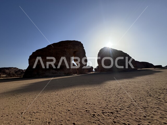 الطبيعة الصحراوية المتميزة، مفهوم الحضارات القديمة، المعالم التاريخية الأثرية، جبل الفيل في مدينة العلا، التكوينات والتشكيلات الصخرية في المملكة العربية السعودية، الأماكن والمناطق السياحية المشهورة