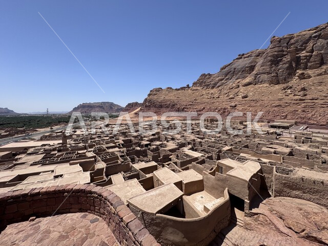 المنازل والبيوت التراثية الطينية، المعالم والمناطق التاريخية القديمة، القمم والمرتفعات الجبلية، المباني الاثرية في البلدة القديمة في محافظة العلا في المملكة العربية السعودية، التكوينات والتشكيلات الصخرية في الاماكن السياحية