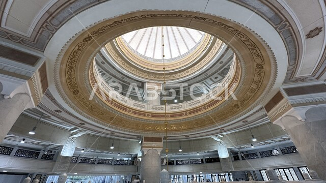 الفن الهندسي المعماري على الطراز الاسلامي الحديث، السعي بين الصفا والمروة في مكة الكرمة، صورة مقربة للمسعى في الحرم المكي الشريف، أداء الفرائض والعبادات والتقرب الى الله، أماكن ومعالم مقدسة في المملكة العربية السعودية