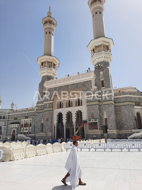 Islamic religious landmarks in the Kingdom of Saudi Arabia, architectural art in the Islamic style of domes and minarets, performing Hajj and Umrah rituals, pilgrims and pilgrims in the outer courtyard of the Grand Mosque in Mecca during the day