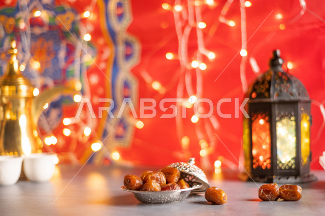 فانوس رمضان, إضاءة رمضان, زينة شهر رمضان،مشاركة الاجواء الرمضانية الرائعة ، بعض الأصناف من المأكولات العربية اللذيذة ، شهر رمضان ، رمضان كريم 
