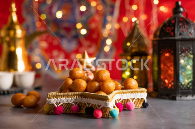 فانوس رمضان, إضاءة رمضان, زينة شهر رمضان،مشاركة الاجواء الرمضانية الرائعة ، بعض الأصناف من المأكولات العربية اللذيذة ، شهر رمضان ، رمضان كريم 