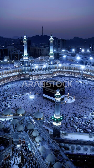 العبادة والتقرب إلى الله، أداء مناسك الحج والعمرة، معالم دينية إسلامية، موسم الحج 2024، الحجاج المسلمين يقومون بالطواف حول الكعبة المشرفة في وقت الليل، الحرم المكي الشريف في مكة المكرمة بالمملكة العربية السعودية، فضل العمرة في شهر رمضان المبارك