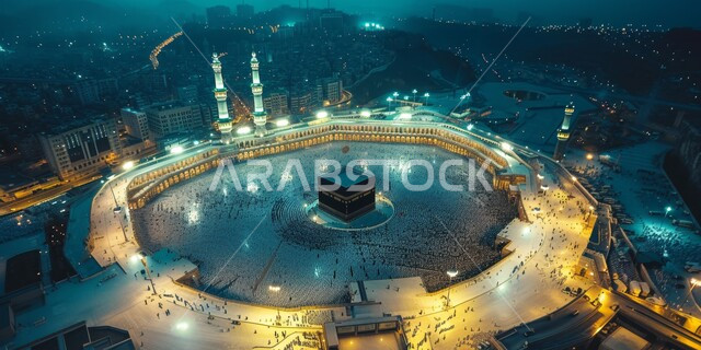 أماكن ومعالم دينية إسلامية، فضل العمرة في شهر رمضان المبارك، الحرم المكي الشريف في مكة المكرمة بالمملكة العربية السعودية، الحجاج المسلمين يقومون بالطواف حول الكعبة المشرفة في وقت الليل، موسم الحج 2024، العبادة والتقرب إلى الله