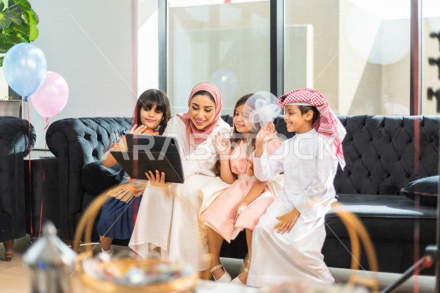 Sharing the wonderful atmosphere of a Saudi family that uses modern technical equipment, voice call, video call, Eid al-Fitr Mubarak, family visits and family gatherings