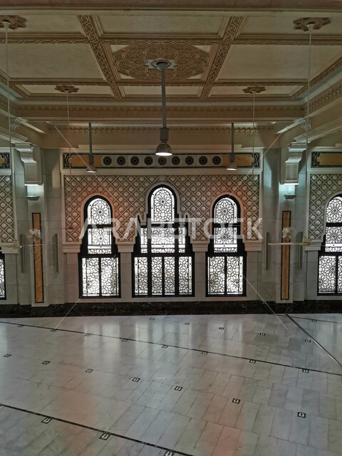 معالم واماكن إسلامية دينيه مقدسة ,إدخال الزخارف والديكورات من الطراز الإسلامي العريق، التصاميم  الهندسيه الداخلية في المسجد الحرام في الحرم المكي الشريف في مكة المكرمة في المملكة العربية السعودية