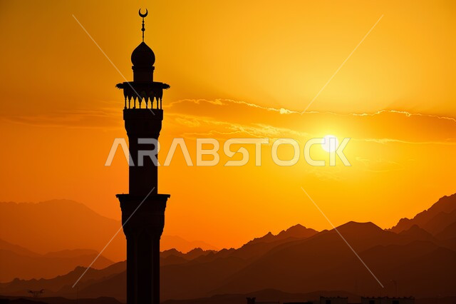 العبادة والتقرب إلى الله تعالى, نداء المسلمين لأداء الفرائض والصلوات, صورة ظلية لقبب ومآذن المساجد الاسلامية وقت غروب الشمس, الأجواء الروحانية المتميزة, الفن الهندسي المعماري على الطراز العربي الاسلامي القديم, سالويت