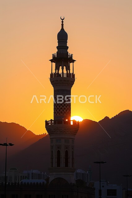 نداء المسلمين لأداء الفرائض والصلوات, مفهوم العبادة والتقرب إلى الله تعالى, قبب ومآذن المساجد الاسلامية وقت غروب الشمس, الأجواء الروحانية المتميزة, الفن الهندسي المعماري على الطراز العربي الاسلامي القديم