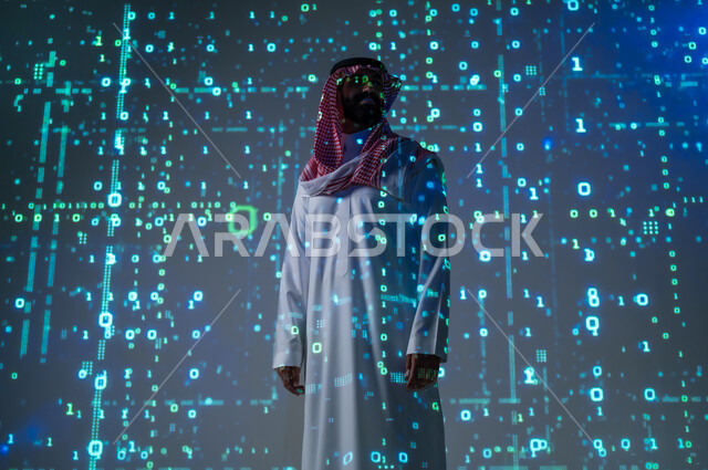 تحليل و فهم الأكواد البرمجية , التطور التقني و الرقمي , رجل عربي خليجي سعودي يرتدي الثوب التقليدي و الشماغ , خوارزميات و لغات البرمجة , خلفية هولوجرامية ثلاثية الأبعاد