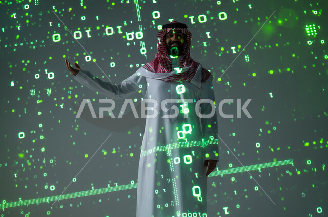 تقنيات رقمية متطورة , تطور التكنولوجيا الحديثة , رجل عربي خليجي سعودي يرتدي الثوب التقليدي و الشماغ  , مفهوم التقدم التقني , خلفية هولوجرامية ثلاثية الأبعاد
