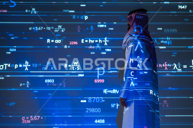 الأساليب الحديثة في عرض المعلومات , التطور العلمي والتقني , رجل عربي خليجي سعودي يرتدي الثوب التقليدي و الشماغ , قواعد الرياضيات و الإحصاء , خلفية هولوجرامية ثلاثية الأبعاد