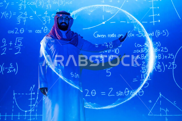 مفهوم علوم الرياضيات , التطور العلمي و التقني , رجل عربي خليجي سعودي يرتدي الثوب التقليدي و الشماغ يقوم بالإشارة بيده , أرقام و قوانين رياضية , خلفية هولوجرامية ثلاثية الأبعاد