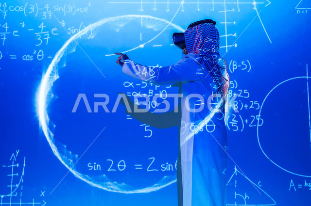 استخدام نظارات الواقع الافتراضي في التعليم , مفهوم التحليل الرياضي, رجل عربي خليجي سعودي يرتدي الثوب التقليدي و الشماغ يقف أمام شاشة مليئة بالأرقام و القوانين الرياضية يضع نظارة الفي ار , خلفية هولوجرامية ثلاثية الأبعاد