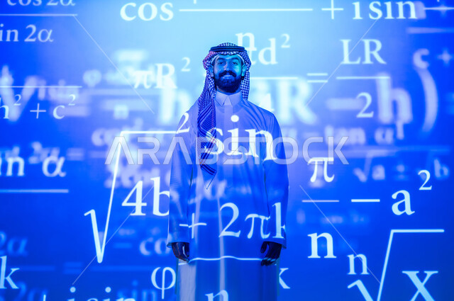 دمج العلم بالتكنولوجيا في مادة الرياضيات، استخدام الوسائل والتقنيات الحديثة، التطور العلمي والتقني في المملكة العربية السعودية، شاب عربي خليجي سعودي يرتدي الثوب التقليدي والشماغ يقف أمام المعادلات الحسابية والقوانين الرياضية وينظر إلى الكاميرا، الخلفية قوانين وخوارزميات رياضية