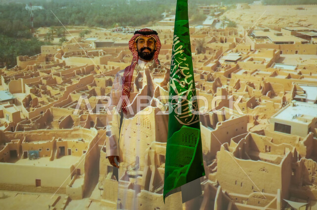 ذكرى يوم الاستقلال للسعودية في 23 سبتمبر، الاحتفال بيوم العلم السعودي في11 مارس، الأعياد والمناسبات الوطنية، شاب عربي خليجي سعودي مبتسم يرتدي الزي التقليدي ويقف بجانب علم المملكة العربية السعودية، الخلفية قصر سلوى الدرعية البجيري في الرياض، ايماءات الفرح والسرور