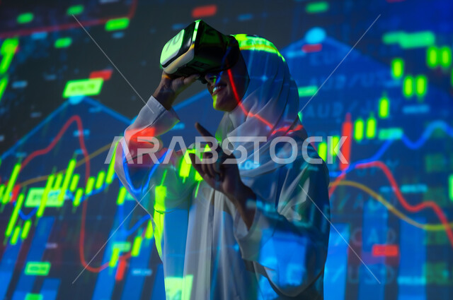 هبوط وصعود أسهم البورصة, مفهوم التحليل المالي وفرص الاستثمار, سوق الأوراق المالية, امرأة عربية خليجية سعودية محجبة تضع نظارات الفي ار تشير بإصبع السبابة للمعادلات تقف أمام شاشة مليئة بالأرقام و الإحصائيات, خلفية هولوجرامية ثلاثية الأبعاد