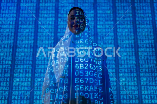 التطور العلمي و التقني في المملكة، تعابير الثقة بالنفس، أرقام وحسابات ومعادلات حسابية في مادة الرياضيات، امرأة عربية خليجية سعودية مبتسمة محجبة ترتدي العباءة تنظر الى الكاميرا بإيماءات السعادة والسرور, خلفية قواعد الرياضيات والاحصاء