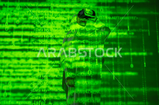التطور التقني في السعودية, إيماءات الاندماج و التفاعل , امرأة عربية خليجية سعودية محجبة ترتدي العباءة تضع نظارات الفي ار, محاكاة العالم الافتراضي , خلفية هولوجرامية ثلاثية الأبعاد باللون الاخضر