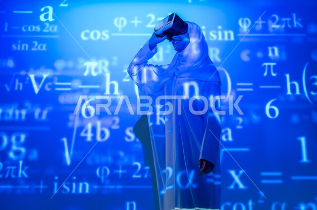 التطور العلمي و التقني في المملكة،أرقام وحسابات ومعادلا حسابية في مادة الرياضيات، استخدام التقنيات الحديثة المتطورة، دمج العلم بالتكنولوجيا، امرأة عربية خليجية سعودية مبتسمة محجبة ترتدي العباءة تضع نظارات الواقع الافتراضي, خلفية قوانين خوارزميات رياضية