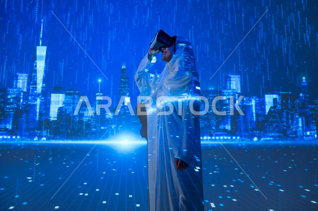 استخدام التكنولوجيا الحديثة المتطورة، المنشآت والأبراج  في الرياض في فصل الشتاء، الفن الهندسي المعماري للمباني وناطحات السحاب المشهورة، امرأة عربية خليجية سعودية مبتسمة محجبة ترتدي العباءة تضع نظارات الواقع الافتراضي، الأجواء الشتوية الماطرة فوق المدينة