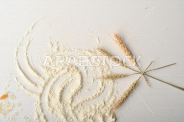 مجموعة من الأرز والزبيب والطحين على خلفية بيضاء