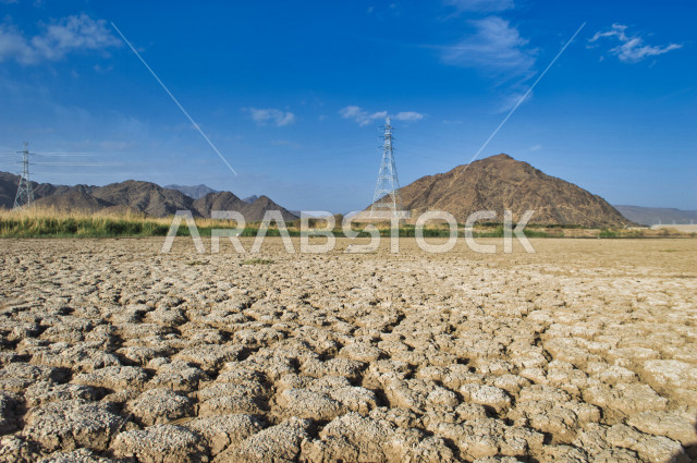 منظر الصحراء والطبيعة من موقع السد بالمدينة المنورة ، المملكة العربية السعودية