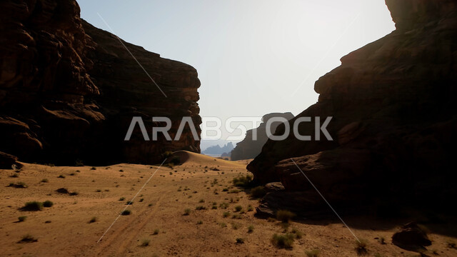 القمم والمرتفعات الجبلية وسط البيئة الرمليه، المناظر الطبيعية في المناطق الصحراوية في المملكة العربيه السعودية، معالم اثرية تاريخية قديمة، اماكن سياحية مشهورة، التكوينات والتشكيلات الصخرية في صحراء محافظة العلا