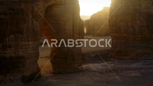 صخرة الفيل في محافظة العلا نهارا، التكوينات الصخرية في المناطق الصحراوية، الاماكن السياحية في المملكة العربية السعودية، المعالم الاثرية التاريخية القديمة، التضاريس والقمم والمرتفعات الجبلية