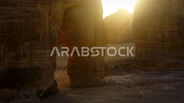 صخرة الفيل في محافظة العلا نهارا، التكوينات الصخرية في المناطق الصحراوية، الاماكن السياحية في المملكة العربية السعودية، المعالم الاثرية التاريخية القديمة، التضاريس والقمم والمرتفعات الجبلية