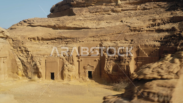  مدفن حيان بن كوزا، المعالم الأثرية القديمة في المملكة العربية السعودية، أماكن طبيعية تاريخية لجذب واستقطاب السائحين، قصر الفريد في مدائن صالح في محافظة العلا، التكوينات الصخرية في المناطق الصحراوية